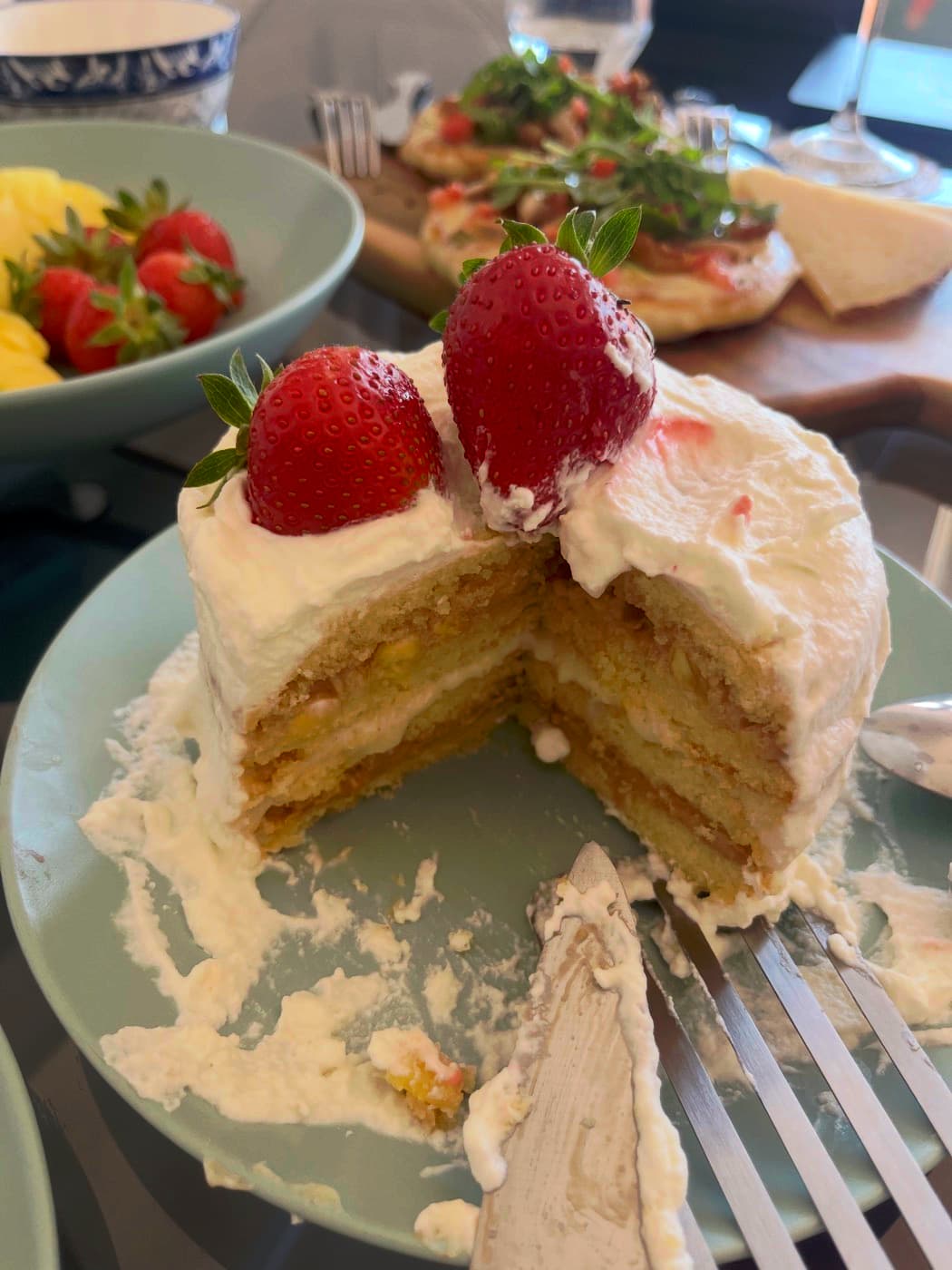 Pineapple and dulce de leche mini cake